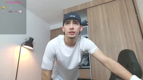 Snapshot of zenn_rush chatting on February 2025 02:33:01 PM Zenn online show from February 2025 02:33:01 PM