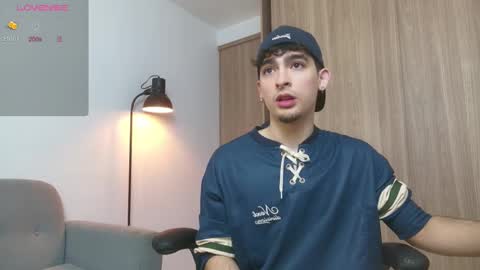 Snapshot of zenn_rush chatting on February 2025 01:32:01 PM Zenn online show from February 2025 01:32:01 PM