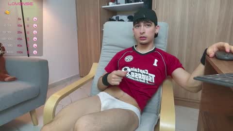 Snapshot of zenn_rush chatting on February 2025 02:52:01 PM Zenn online show from February 2025 02:52:01 PM