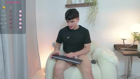 Snapshot of zenn_rush chatting on March 2025 09:22:01 PM Zenn online show from March 2025 09:22:01 PM