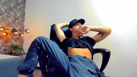 zeus online show from December 2024 09:28:01 PM