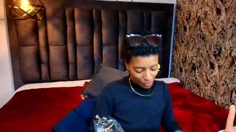 Snapshot of zia_green chatting on May 2026 12:35:02 PM Zia Green online show from May 2026 12:35:02 PM