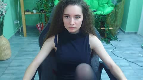 zianichols online show from January 2025 09:48:02 PM