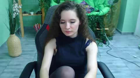 zianichols online show from February 2025 09:25:01 PM