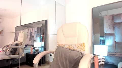 Nia  online show from January 2025 05:20:01 PM