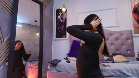 Snapshot of zoe_fit chatting on May 2026 06:50:02 PM zoe online show from May 2026 06:50:02 PM