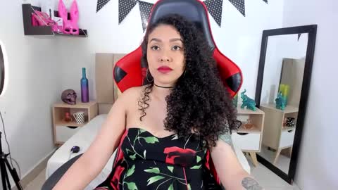 Snapshot of zoe_gruber chatting on December 2024 11:09:01 PM Zoe Gruber online show from December 2024 11:09:01 PM