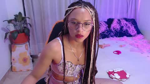 Snapshot of zoe_khall chatting on December 2024 04:34:02 AM ZOE online show from December 2024 04:34:02 AM