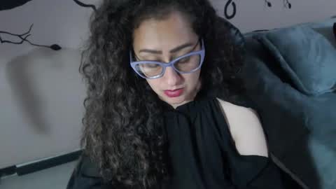 Zoe Koller online show from October 2025 10:45:01 AM