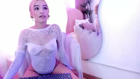 zoe lee    online show from October 2025 11:39:01 AM