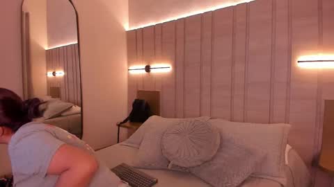 zoe_mhendez online show from February 2026 11:36:02 AM