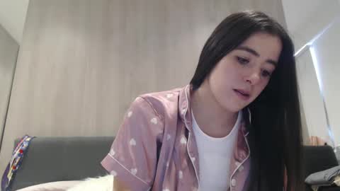 Zoe online show from September 2025 06:07:01 PM