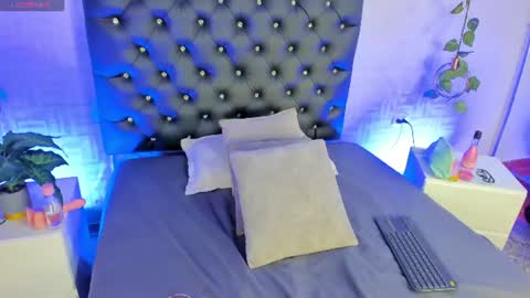 zoe_rousee_ online show from July 2026 12:25:02 PM