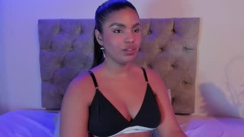 Snapshot of zoe_roux210949 chatting on December 2025 03:25:01 AM Zoe online show from December 2025 03:25:01 AM