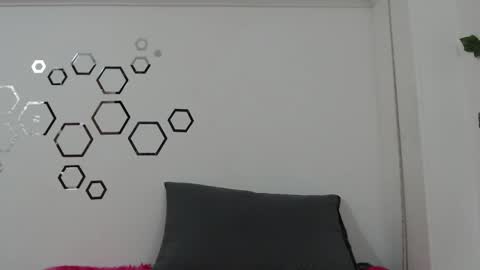 Carolina online show from November 2025 10:32:02 PM