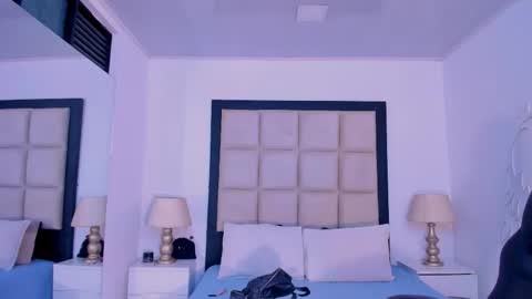 Zoecarrter online show from September 2025 08:19:01 PM