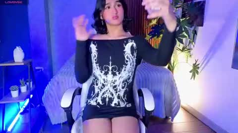 Snapshot of zoee_kiss_ chatting on June 2026 04:45:01 AM ZOE online show from June 2026 04:45:01 AM