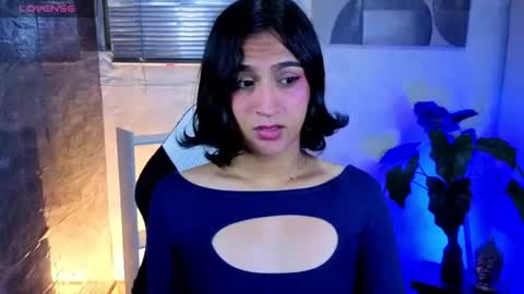 Snapshot of zoee_kiss_ chatting on June 2026 05:24:01 AM ZOE online show from June 2026 05:24:01 AM