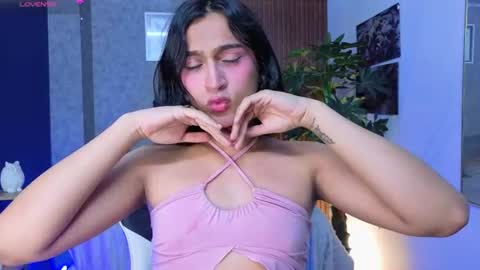Snapshot of zoee_kiss_ chatting on July 2026 06:15:01 AM ZOE online show from July 2026 06:15:01 AM