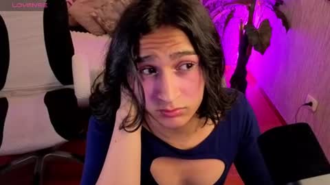 Snapshot of zoee_kiss_ chatting on July 2026 04:33:02 AM ZOE online show from July 2026 04:33:02 AM