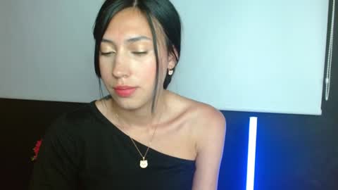 Snapshot of zoegp chatting on December 2024 06:35:01 AM Laura online show from December 2024 06:35:01 AM