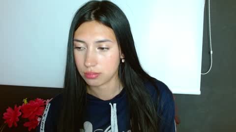 Snapshot of zoegp chatting on December 2024 07:55:01 AM Laura online show from December 2024 07:55:01 AM