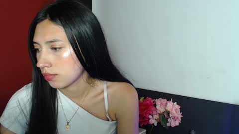 Snapshot of zoegp chatting on January 2025 04:41:01 AM Laura online show from January 2025 04:41:01 AM