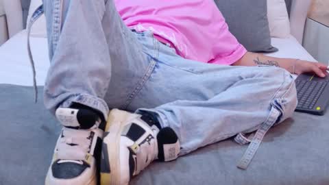 Zoe Krug online show from October 2025 08:08:02 PM