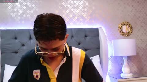 Snapshot of zoekrug chatting on December 2025 12:21:02 PM Zoe Krug online show from December 2025 12:21:02 PM