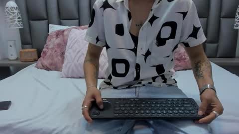 Snapshot of zoekrug chatting on February 2026 01:12:02 PM Zoe Krug online show from February 2026 01:12:02 PM