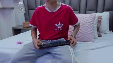 Snapshot of zoekrug chatting on March 2026 12:11:01 PM Zoe Krug online show from March 2026 12:11:01 PM