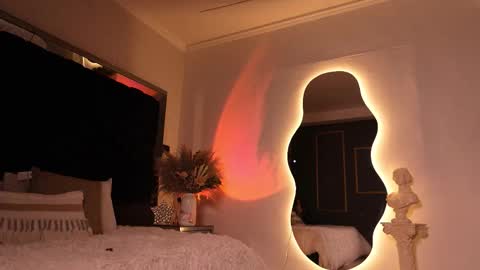 zoevidal_ online show from November 2025 11:53:02 AM