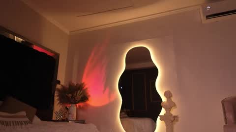 zoevidal_ online show from December 2025 12:03:02 PM