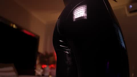 zoevidal_ online show from January 2026 12:10:02 PM