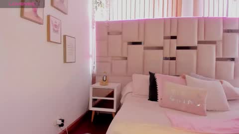 zoey thommpson online show from November 2025 03:49:01 PM