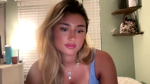 Snapshot of zoeycaldwellxo chatting on August 2026 01:31:02 AM make sure you follow my FREE Onlyfans online show from August 2026 01:31:02 AM