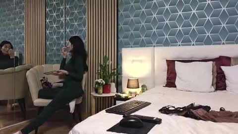 Snapshot of zoeylarkens chatting on February 2025 07:30:01 PM Zoey online show from February 2025 07:30:01 PM