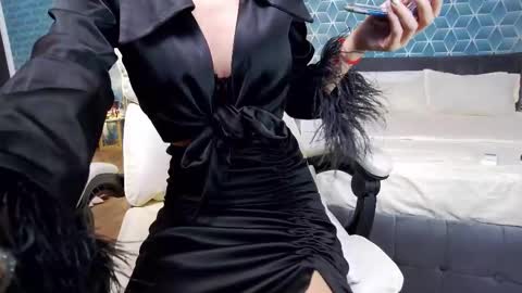 Snapshot of zoeylarkens chatting on October 2025 04:29:02 PM Zoey online show from October 2025 04:29:02 PM