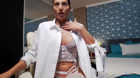 Snapshot of zoeylarkens chatting on November 2025 06:57:02 PM Zoey online show from November 2025 06:57:02 PM