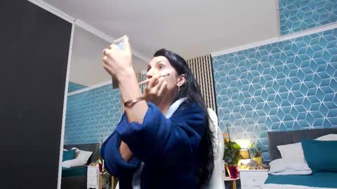 Snapshot of zoeylarkens chatting on November 2025 07:47:02 PM Zoey online show from November 2025 07:47:02 PM