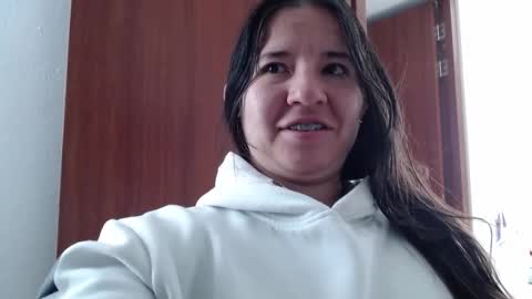 Snapshot of zohe_ chatting on January 2025 02:28:01 PM zohe online show from January 2025 02:28:01 PM