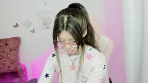 Snapshot of zooeybelair chatting on October 2025 04:53:02 AM Alicie online show from October 2025 04:53:02 AM