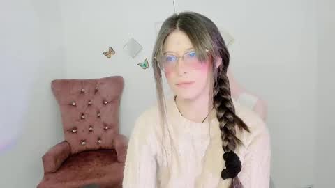 Snapshot of zooeybelair chatting on November 2025 01:34:02 PM Alicie online show from November 2025 01:34:02 PM