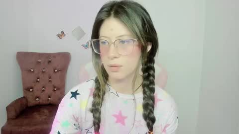 Snapshot of zooeybelair chatting on November 2025 03:01:01 PM Alicie online show from November 2025 03:01:01 PM