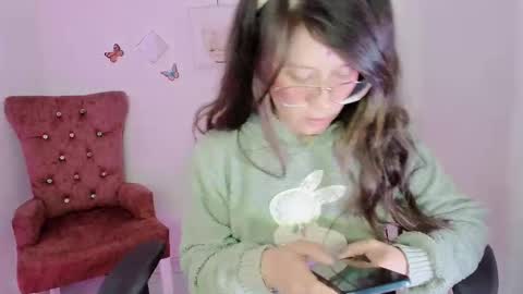 Snapshot of zooeybelair chatting on November 2025 04:38:02 PM Alicie online show from November 2025 04:38:02 PM