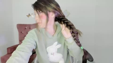 Snapshot of zooeybelair chatting on November 2025 05:07:01 AM Alicie online show from November 2025 05:07:01 AM