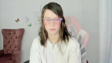 Snapshot of zooeybelair chatting on November 2025 08:35:02 AM Alicie online show from November 2025 08:35:02 AM