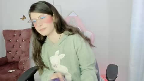 Snapshot of zooeybelair chatting on November 2025 08:37:01 AM Alicie online show from November 2025 08:37:01 AM