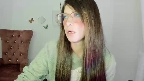 Snapshot of zooeybelair chatting on December 2025 03:44:01 AM Alicie online show from December 2025 03:44:01 AM