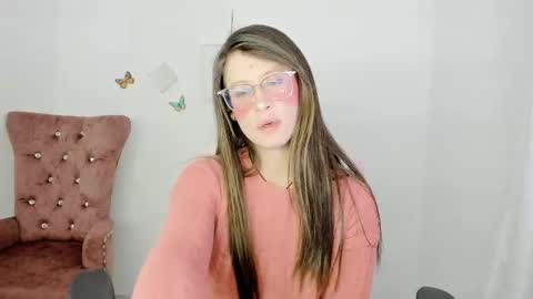 Snapshot of zooeybelair chatting on December 2025 04:09:01 AM Alicie online show from December 2025 04:09:01 AM